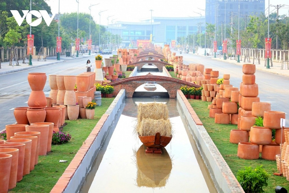 Vinh Long: Home to Vietnam's Longest Flower-Ceramic Road