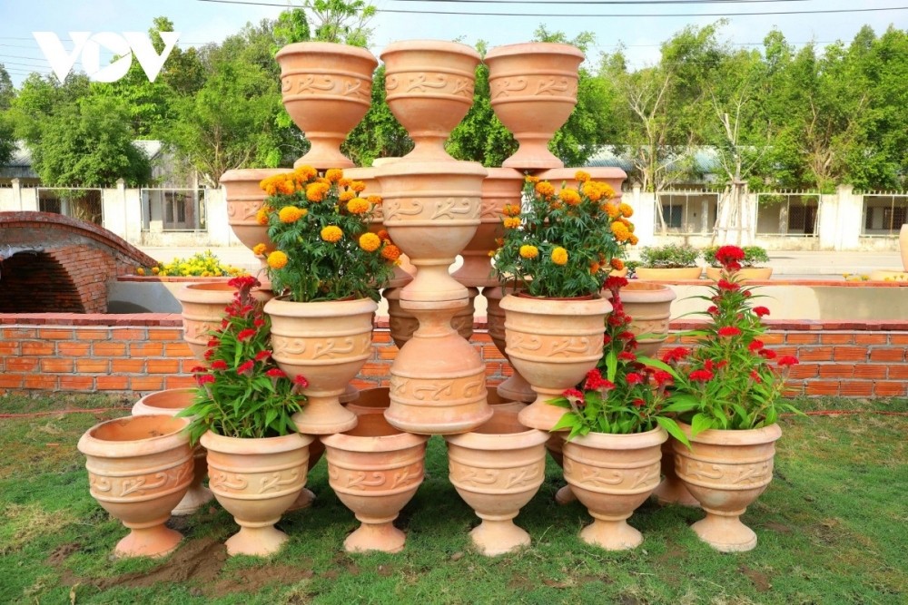 Vinh Long: Home to Vietnam's Longest Flower-Ceramic Road