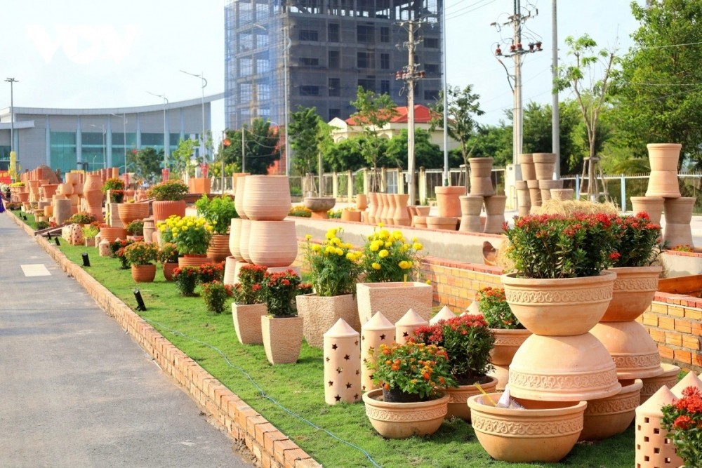 Vinh Long: Home to Vietnam's Longest Flower-Ceramic Road