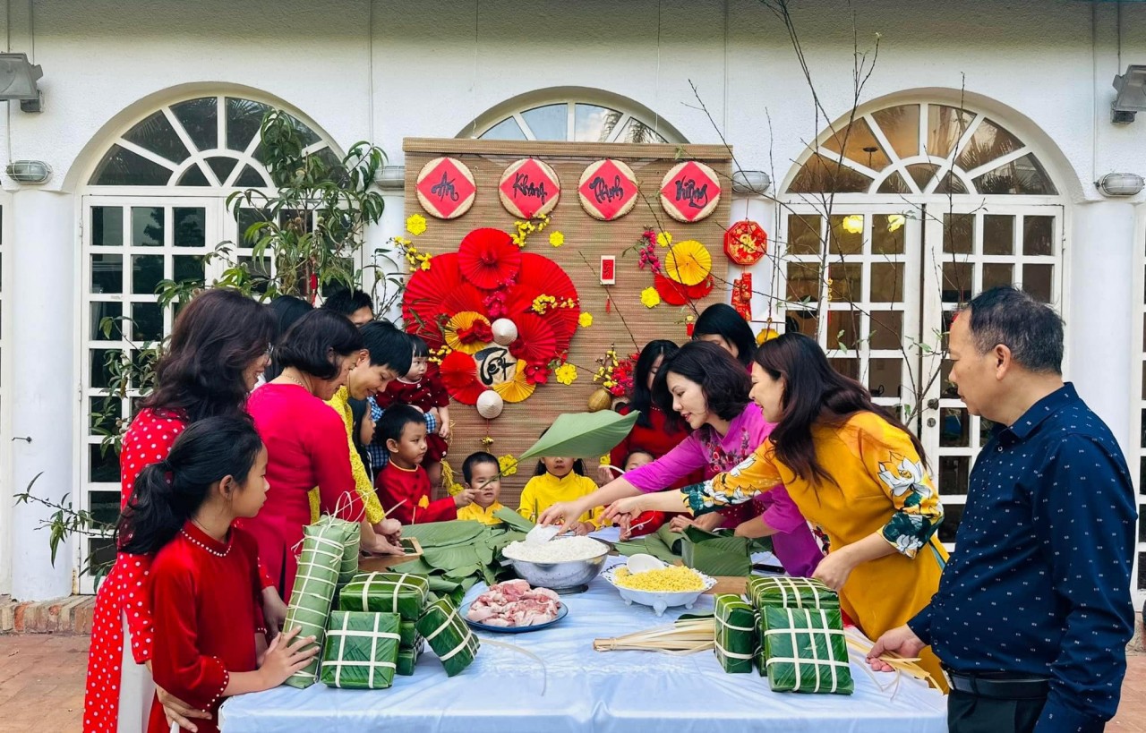 Bustling Vietnamese Tet in Many Countries around The World