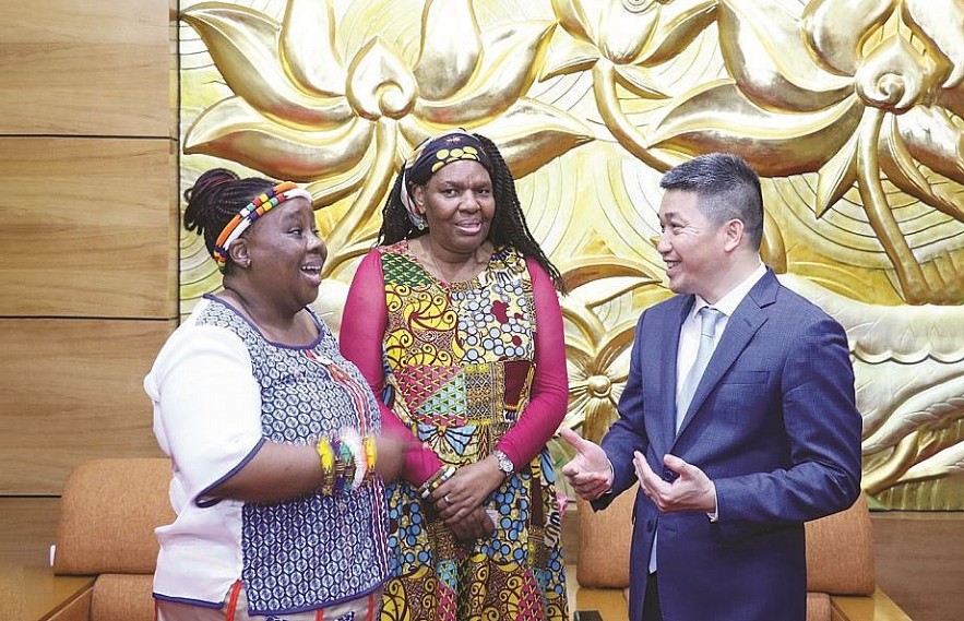 The Viet Nam Union of Friendship Organizations: A Year in Review