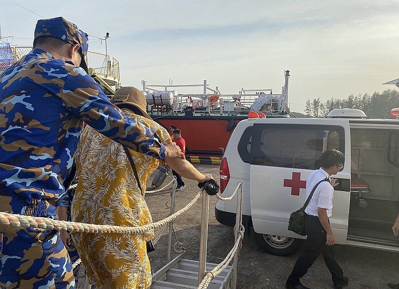 Love and Warm Support on a Sea Voyage
