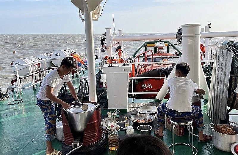 Love and Warm Support on a Sea Voyage