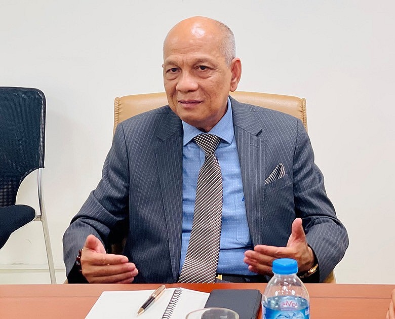 Economic Diplomacy Visionary Binds Overseas Businessmen and their Homeland