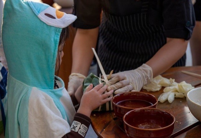 Foreigners Excitedly Celebrate Vietnamese Tet