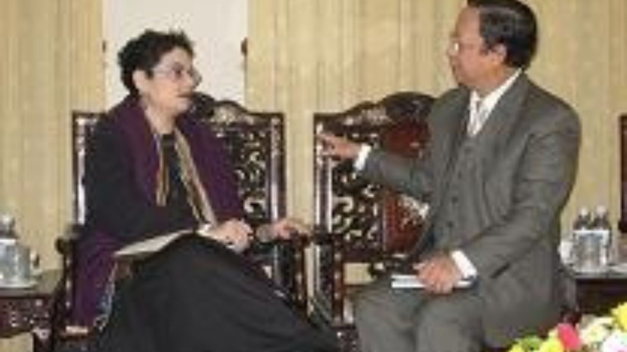 Vu Xuan Hong received Merle Ratner at the headquarters of the Vietnam Union of Friendship Organizations on January 21, 2008. (Photo: Vietnam Union of Friendship Organizations)