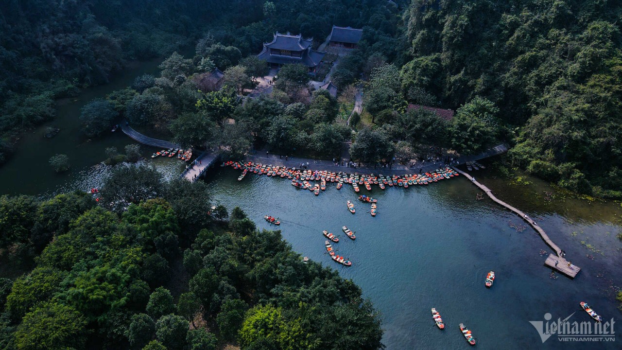 Mesmerizing Trang An Landscape Complex Impresses International Tourists