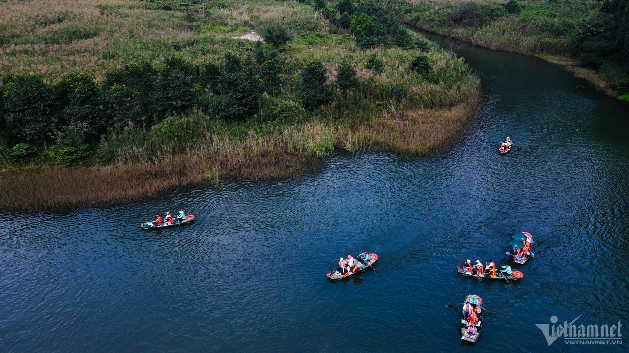 Mesmerizing Trang An Landscape Complex Impresses International Tourists