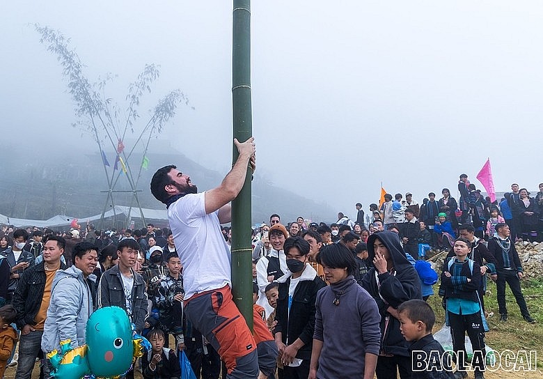 H'mong Spring Festival Attracts Foreign Tourists