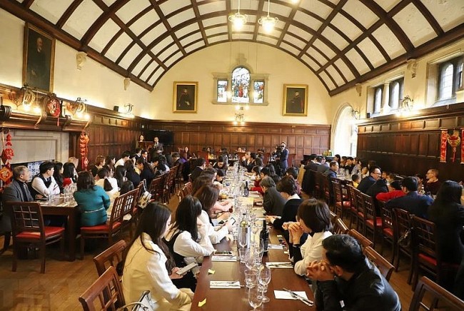 Vietnamese Intellectual Society in UK Bridges Scientific Cooperation
