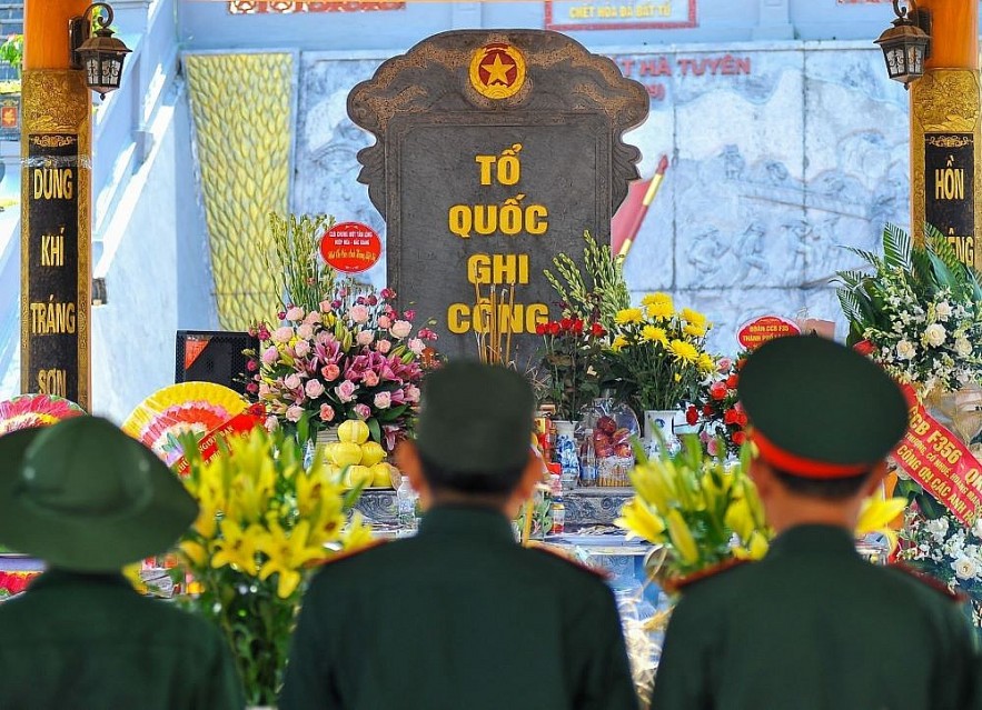 Vietnam Pays Tribute to People in Defending Northern Border