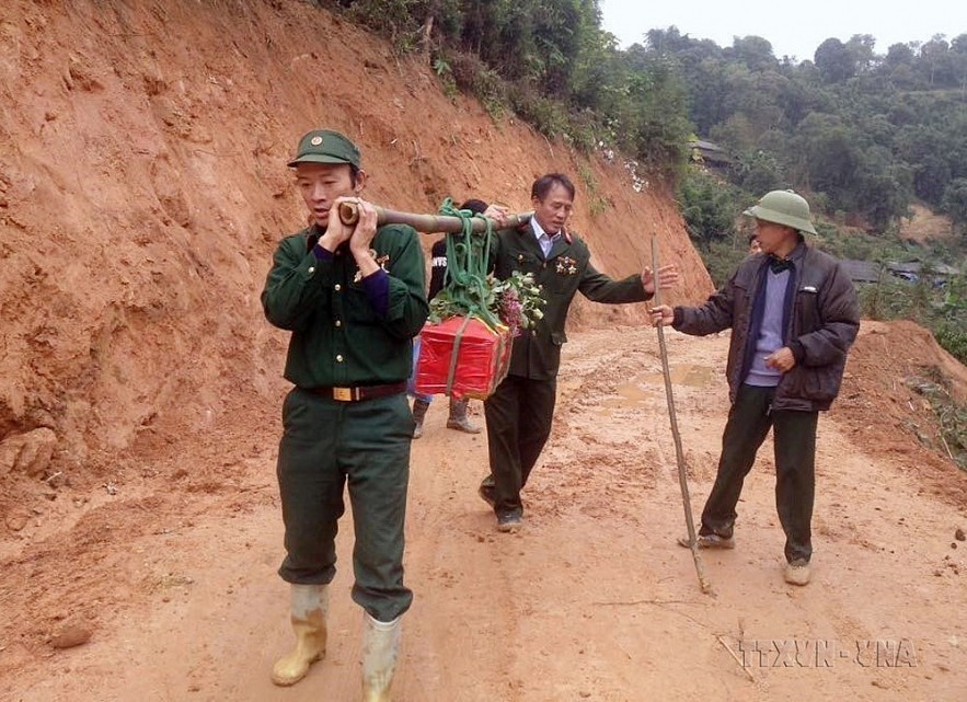 Vietnam Pays Tribute to People in Defending Northern Border
