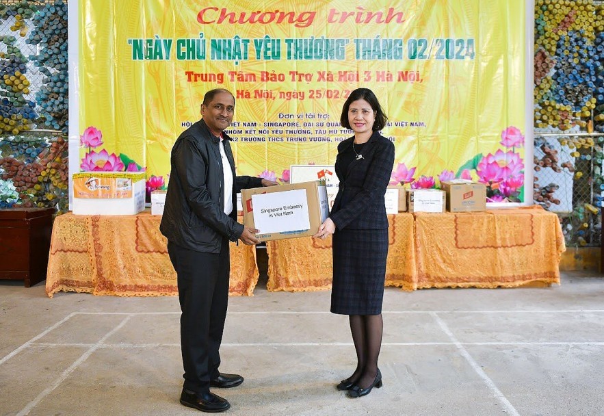Vietnam - Singapore Friendship Association Accompanies 