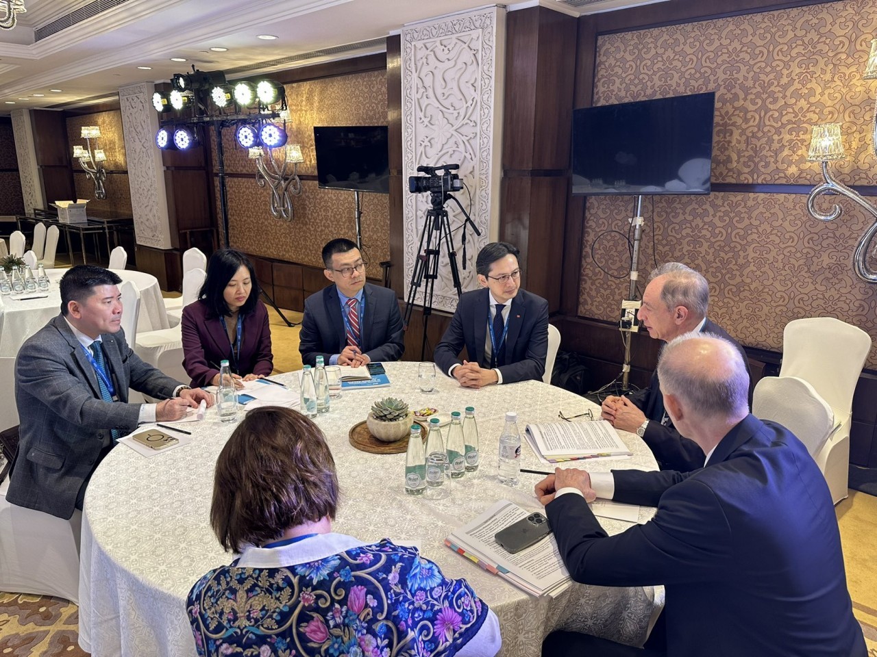 Deputy Minister Do Hung Viet had a bilateral meeting with the Secretary of State of the Polish Ministry of Foreign Affairs.
