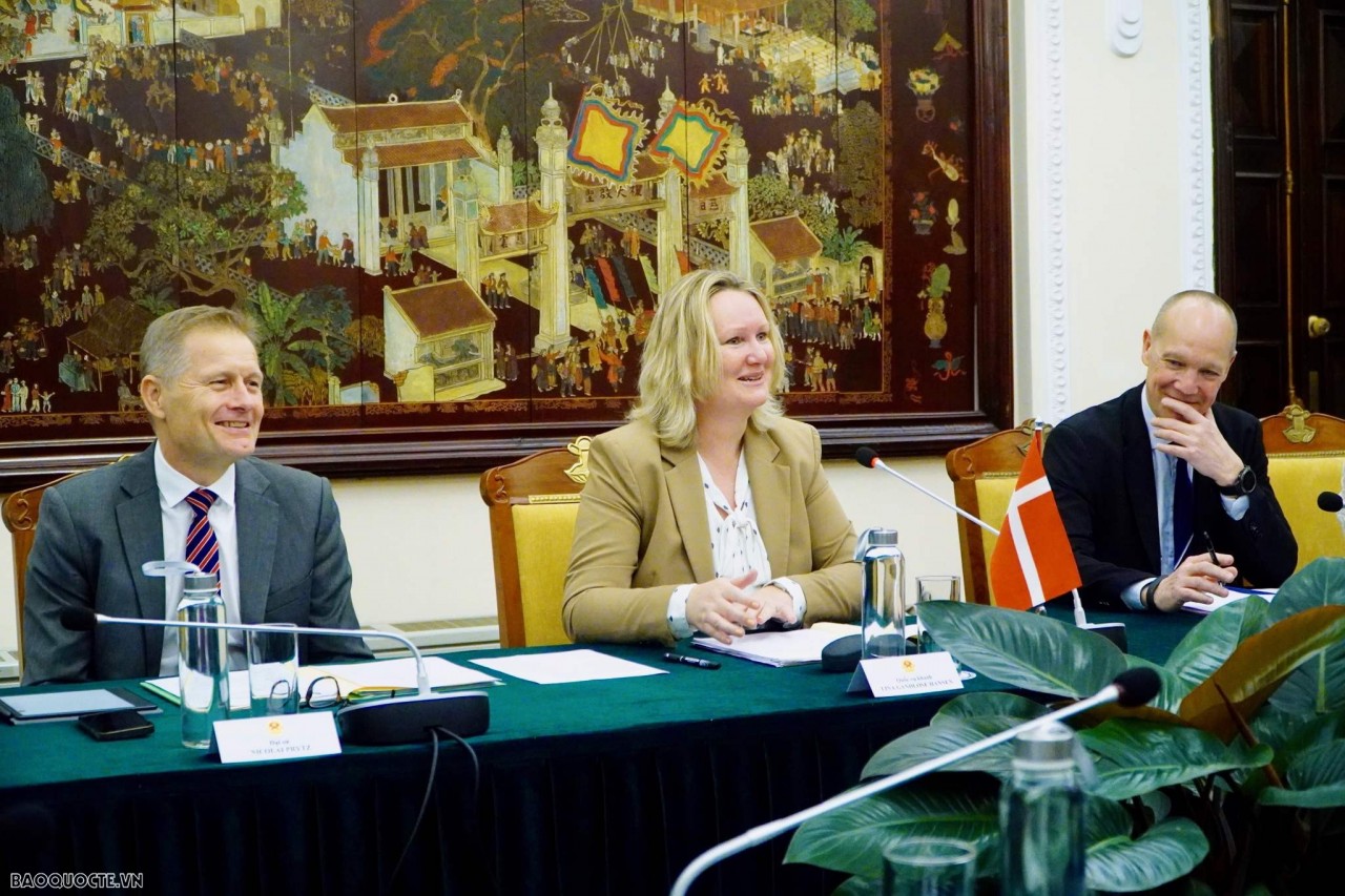 State Secretary for Trade & Global Sustainability at the Danish Ministry of Foreign Affairs Lina Gandlose Hansen (C) speaks at the political consultation (Photo: Tuan Viet/The World and Vietnam Report) 