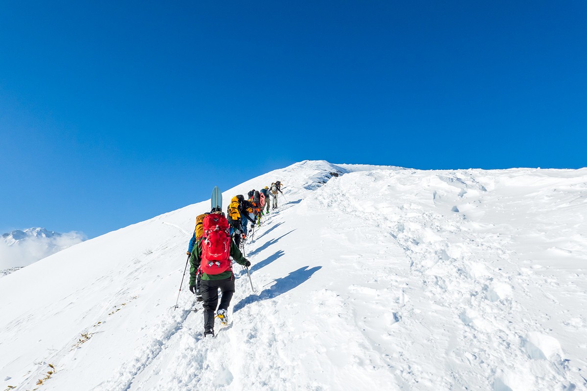 Vietnamese Climbers Bravely Conquer Japan's Snowy Mountains