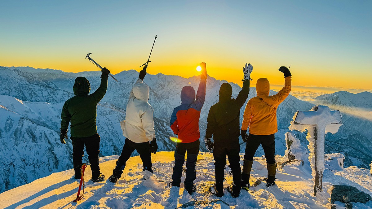 Vietnamese Climbers Bravely Conquered The Snowy Mountains In Japan