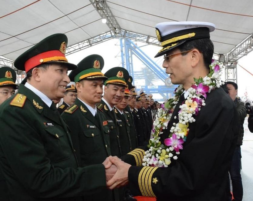 Two Japan MSDF Ships Visit, Learn about Vietnamese Culture