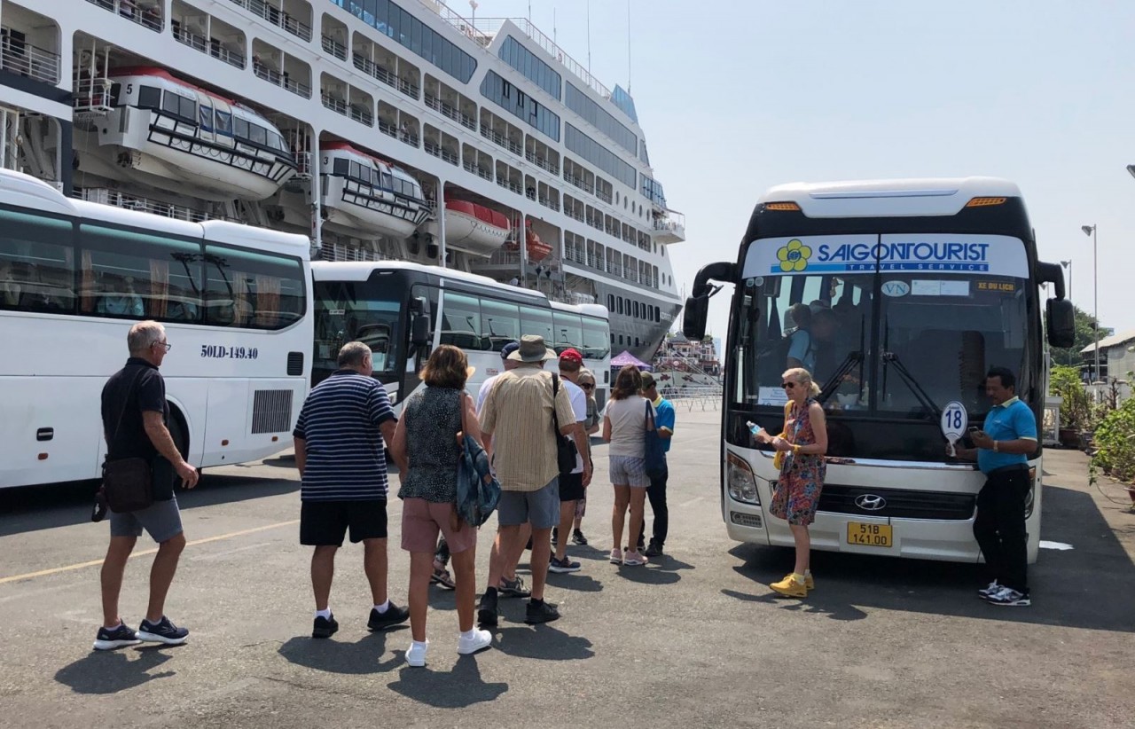 Vietnam Welcomes High-End International Tourists By Cruise Ship