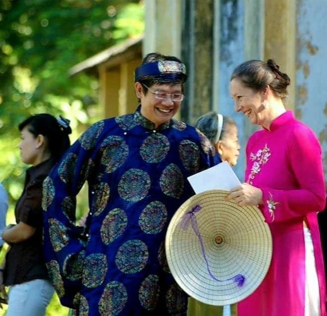 Two Foreigners Honored for Contributing to Thua Thien – Hue
