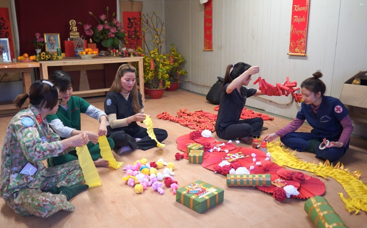 Women's ancestors decorate to celebrate the traditional New Year at the Vietnam Field Hospital in South Sudan. (Source: Level 2 Field Hospital No. 5)