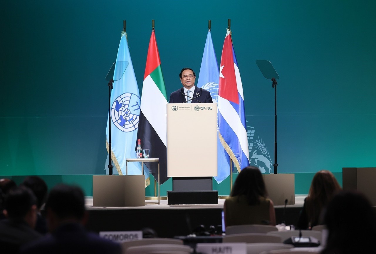 PM Pham Minh Chinh delivers a speech at the G77 summit on climate change in Dubai on December 2 afternoon. (Photo: VNA)