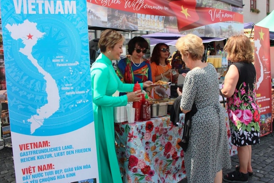 Vietnamese culture is promoted through a cultural exchange held on March 20 in the Danish city of Holbaek. (Photo: VNA)