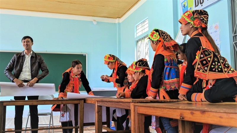 Japanese Woman Strive to Improve Livelihoods of Ethnic Minority Youth