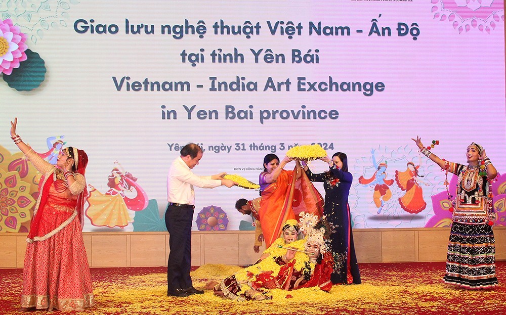 Indian Folk Dance Spread Love Message in Vietnam