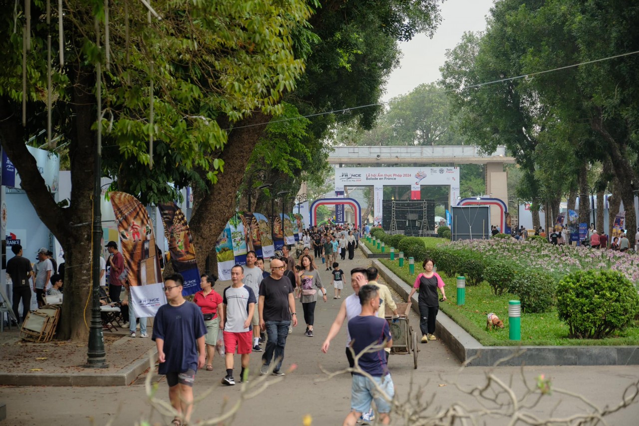 the festival boasts nearly 80 pavilions, about 50% more than the last year’s edition, offering famous French food and demonstrations by chiefs.