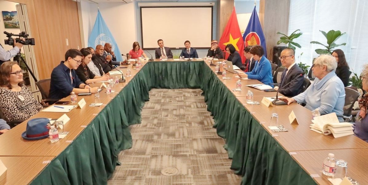 A meeting between the Vietnamese Party delegation with representatives of leftist US organisations and movements. Photo: VNA
