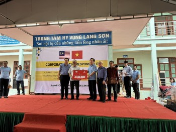 Vietnam - Malaysia Boost Friendship Through Voluntary Works
