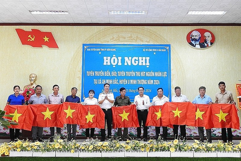 Naval Region 5: Bringing Sea and Island Information to over 6,000 people in Kien Giang