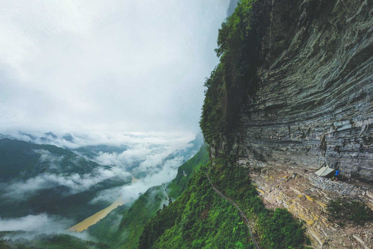Experience The Unique Camping On The White Cliffs In Ha Giang