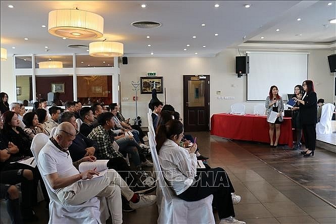 NVIEC experts answer questions raised by the participants (Photo:VNA)