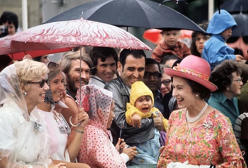 How Queen Elizabeth II Passing Affects Vietnamese Students in UK