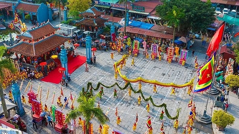 A dragon dance performance at the 2024 Phu Day Festival (Photo: Truong Huy)
