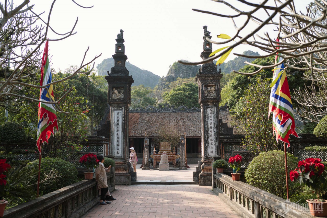 Visit The Sacred Dinh Tien Hoang King Temple In Ninh Binh