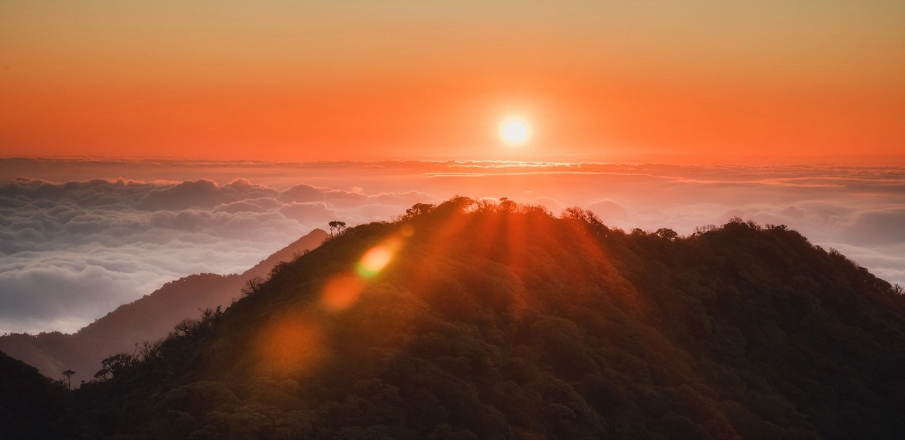 Discover The Fairytale-Like Beauty Of Sa Mu Mountain Peak