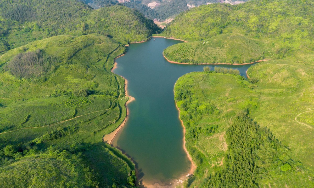 Discover The Dreamy Sam Tang Lake In Hoa Binh