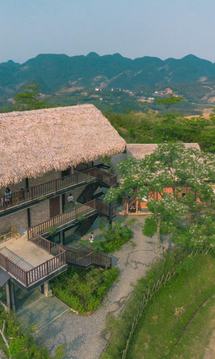 Discover The Dreamy Sam Tang Lake In Hoa Binh