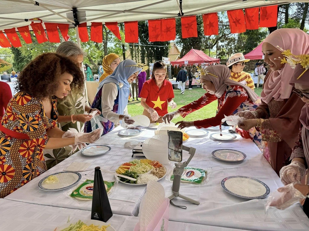 Vietnam's Fried Spring Rolls Introduced to Global Community in South Africa