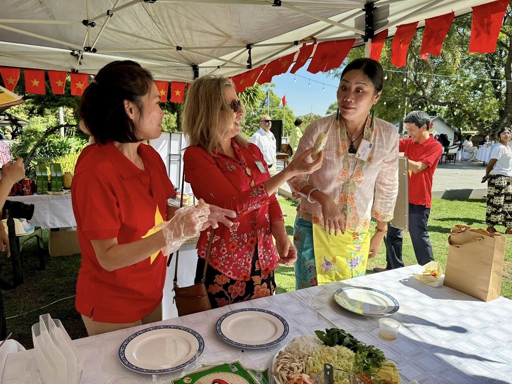 Vietnam's Fried Spring Rolls Introduced to Global Community in South Africa