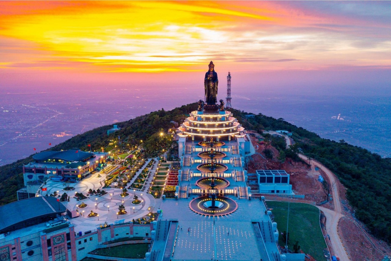 5 Destinations For A Getaway Trip On Reunification Day In Southern Region