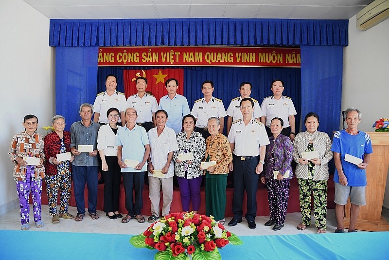 Sentiment and Bond between Military Force and Citizens Shown on Dry Days