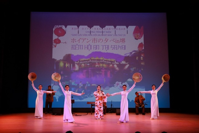 Introduce Hoi An Ancient Town Local Culture to Japanese people