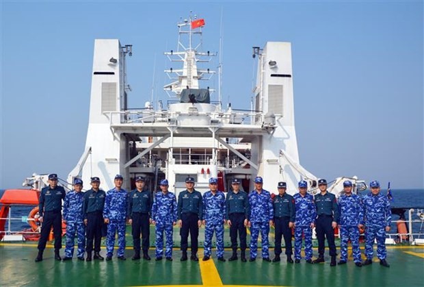 Vietnamese and Chinese border guards after the joint patrol. Photo: VNA