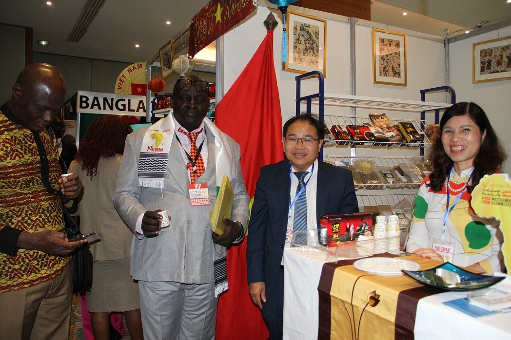 Visitors at Vietnam's booth. Photo: VNA