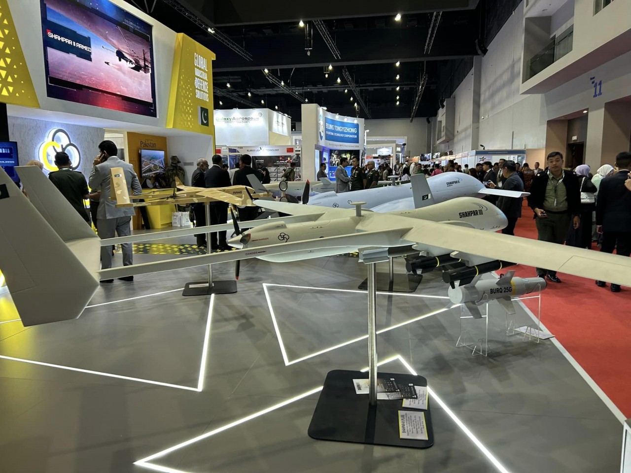 Vietnamese Delegation Attends Malaysia's 18th Defence Services Asia Exhibition and Conference