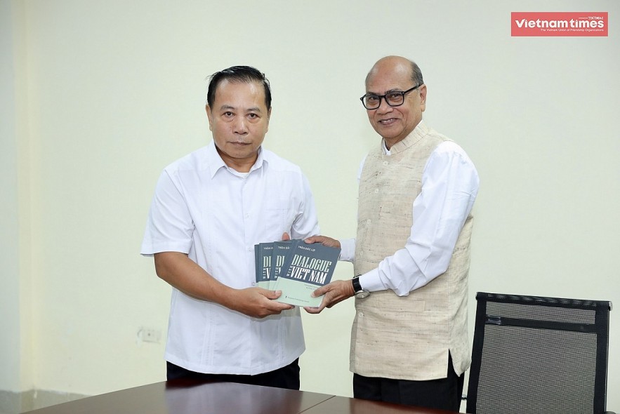 Viet Nam Union of Friendship Organizations, World Peace Council Continue to Cooperate for Peace